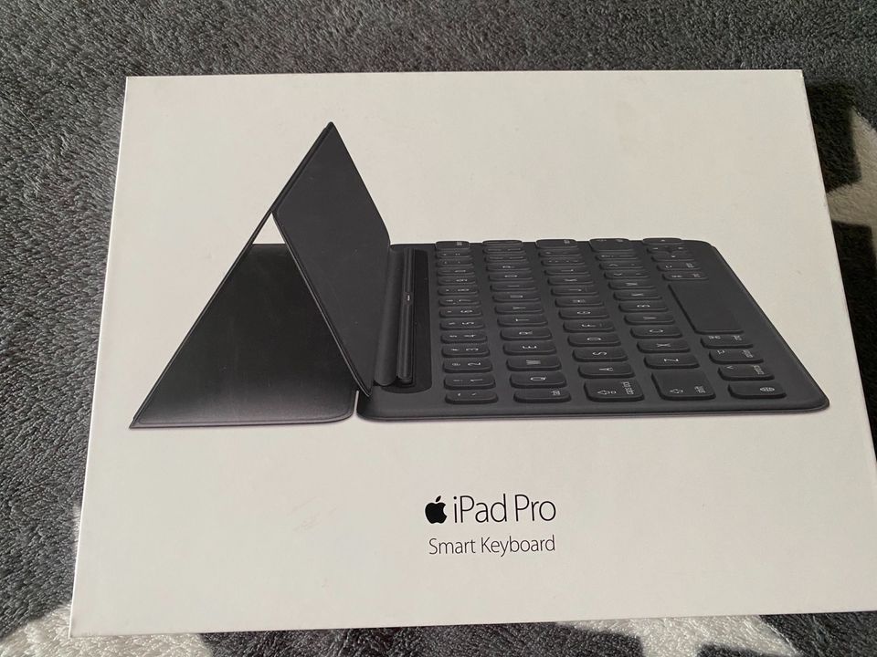 Apple Smart Keyboard 9,7 - top Zustand in Berlin