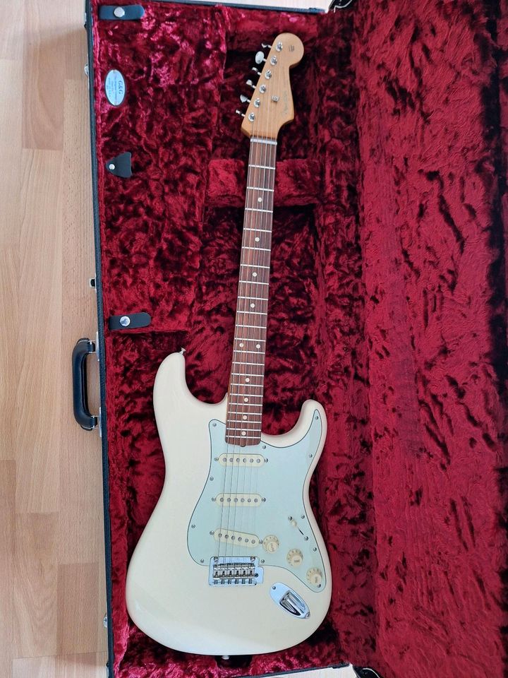 Fender Stratocaster Vintera olympic white in Oberhausen