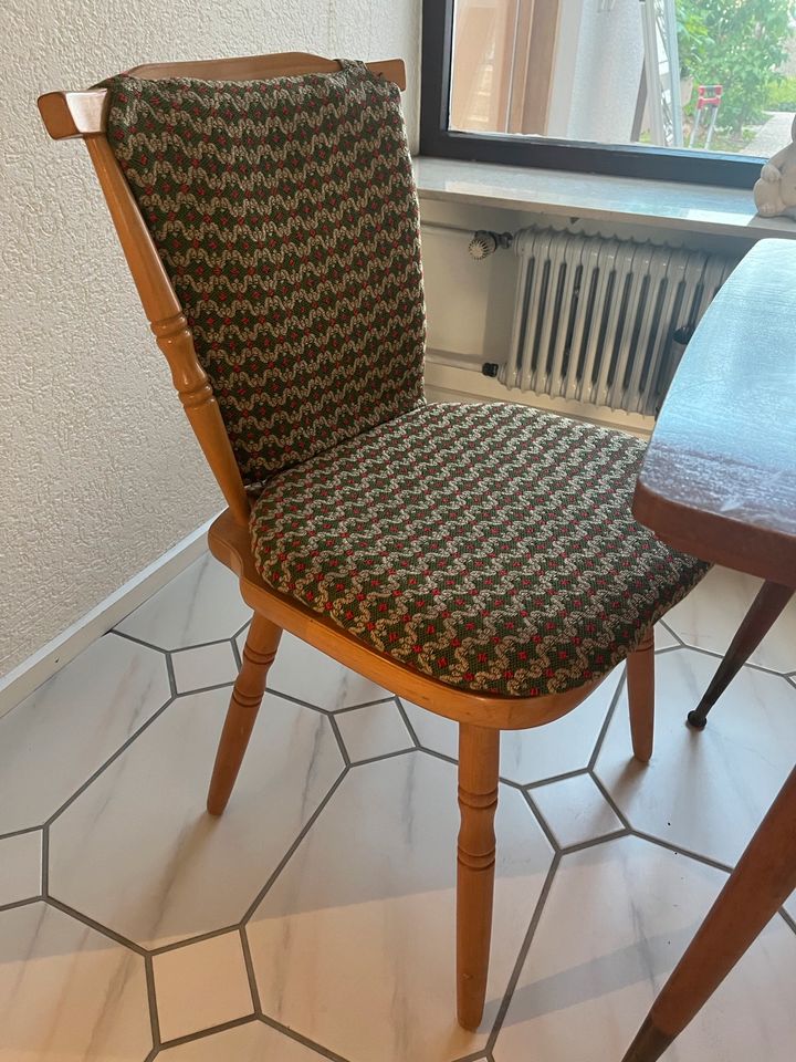 Tisch mit 3 Stühlen in Mutterstadt