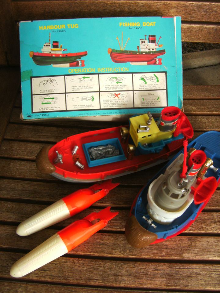 Schiffe alte Schilffsmodelle Spielzeug 70er Jahre Fischkutter in Rotenburg (Wümme)