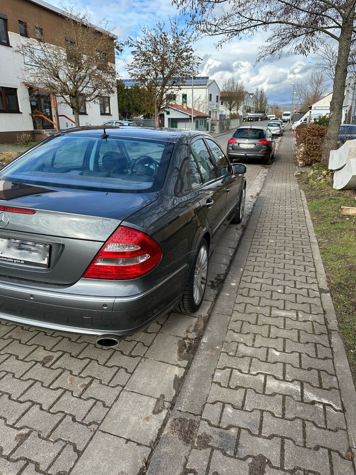 Mercedes E 280 Avantgard Sport Edition in Offenbach