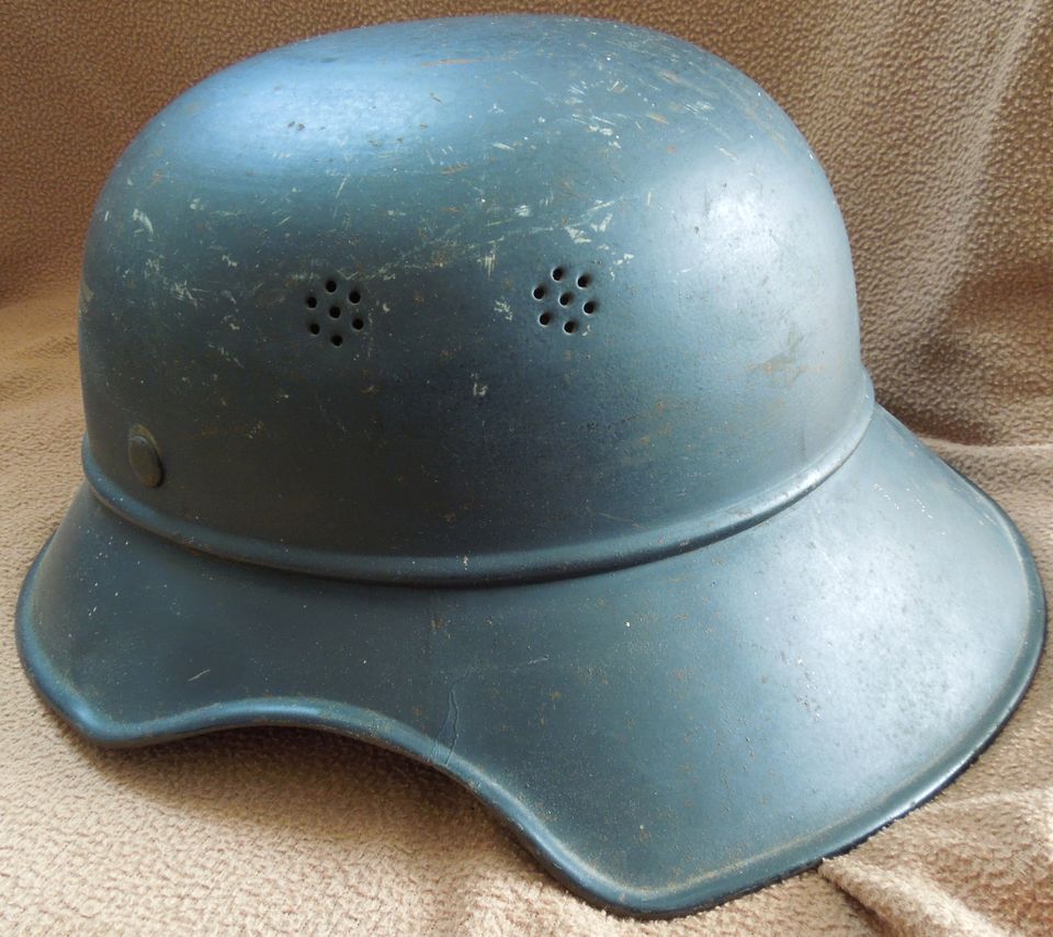 RARITÄT! ORIGINAL LUFTSCHUTZHELM UND VOLKSGASMASKE! in Kemberg