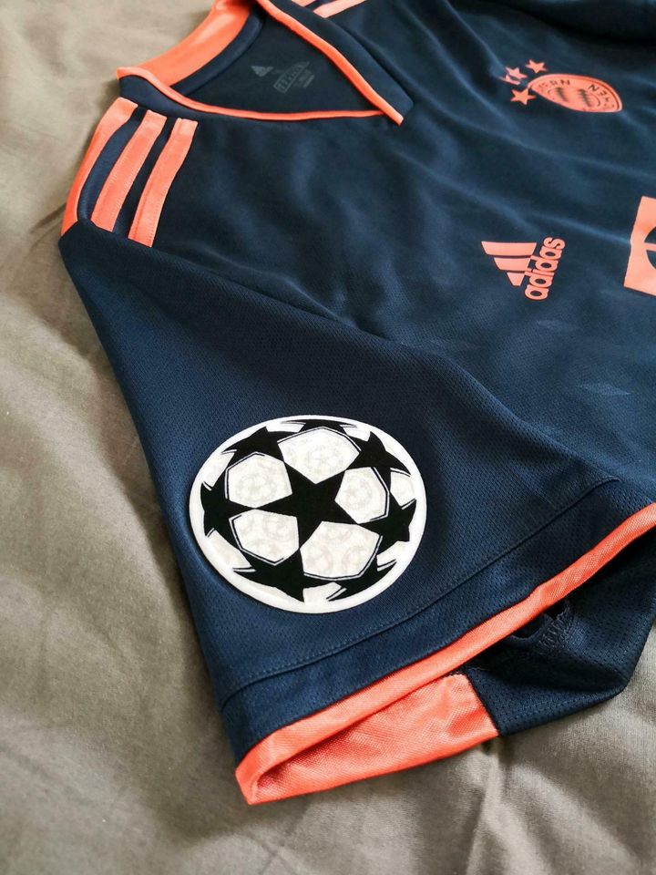 FC Bayern München ucl Müller Trikot mit Shorts in Bottrop