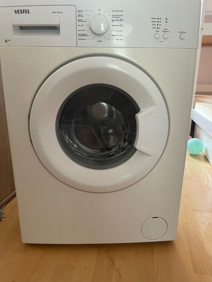 Waschmaschine in sehr gutem Zustand, 100 % funktionsfähig in Landshut