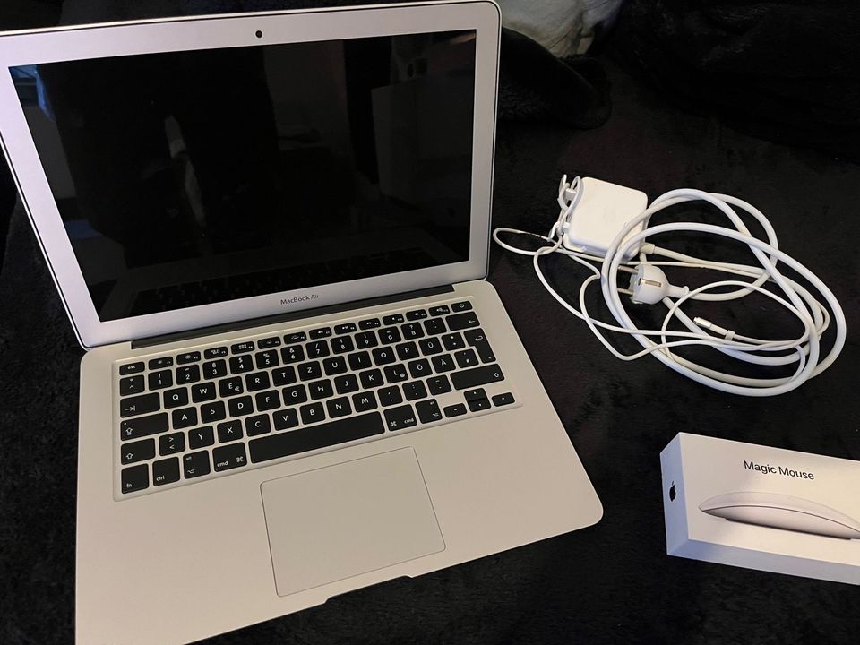 MacBook Air 13 mit Apple Maus & Tasche in Alsdorf
