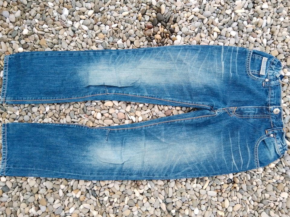 Jeans blau und schwarz/ Kordhose schwarz 152 in Börtlingen