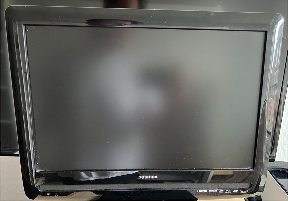 TV TOSHIBA 19DV555DG 19 Zoll inkl. eingebauten DVD Player in Duisburg