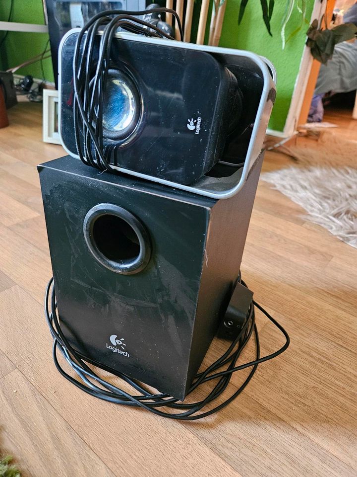 Logitech kleine Soundanlage Lautsprecher und Subwoofer in Dresden