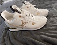 Louis Vuitton Run Away Sneaker in Gr 39 weiß/gold Saarland - Mettlach Vorschau