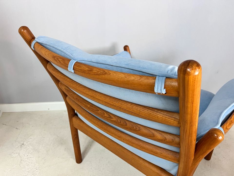 Teak Vollholz Sessel mit Armlehnen Illum Wikkelso Designersessel Holzsessel Polster hellblau babyblau Mid Century Design Dänemark Vintage 60er Jahre in Berlin