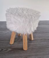 Hocker Fell Kunstfell Kuschelfell weiß Holzbeine Krummhörn - Pewsum Vorschau