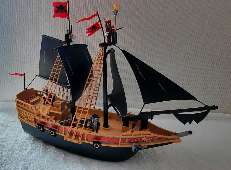 Playmobil Piratenschiff mit Zubehör in Schmelz