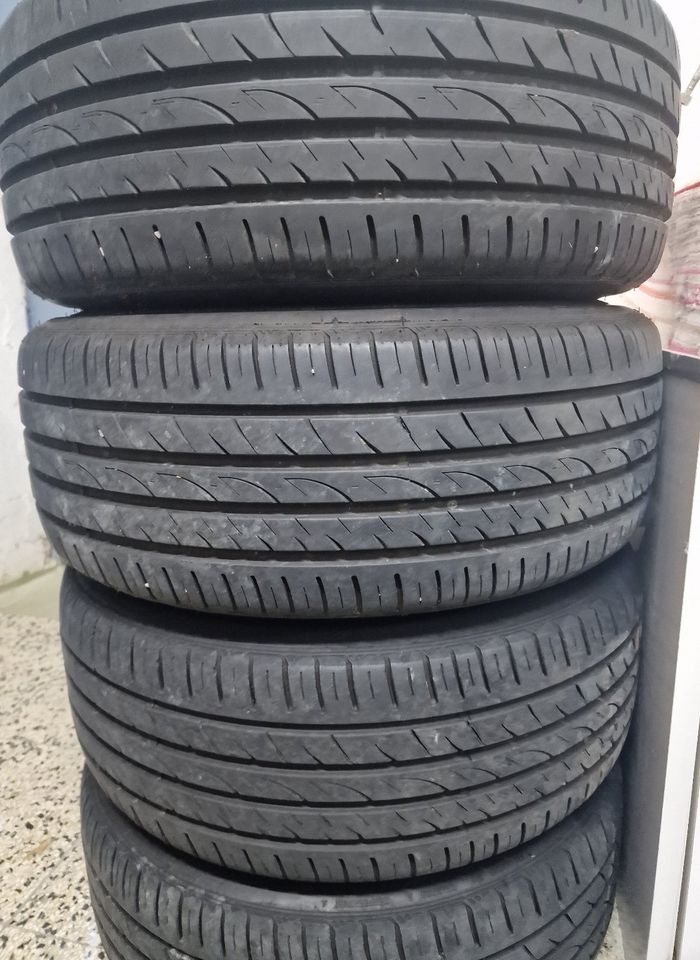 Alufelgen mit Reifen komplett, Größe: 225 / 40 ZR 18 in Salem