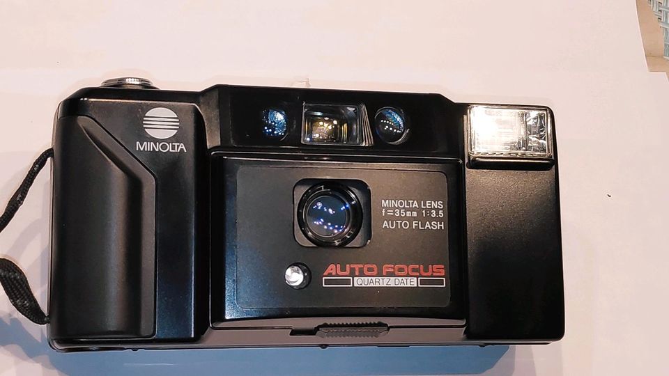 Minolta AF-E mit Minolta 3,5/35mm analoge Kompaktkamera in Kempten