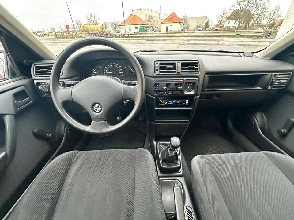 Opel Vectra 5 Türer Tüv Neu 8fach bereift wenig Kilometer in Nordhausen