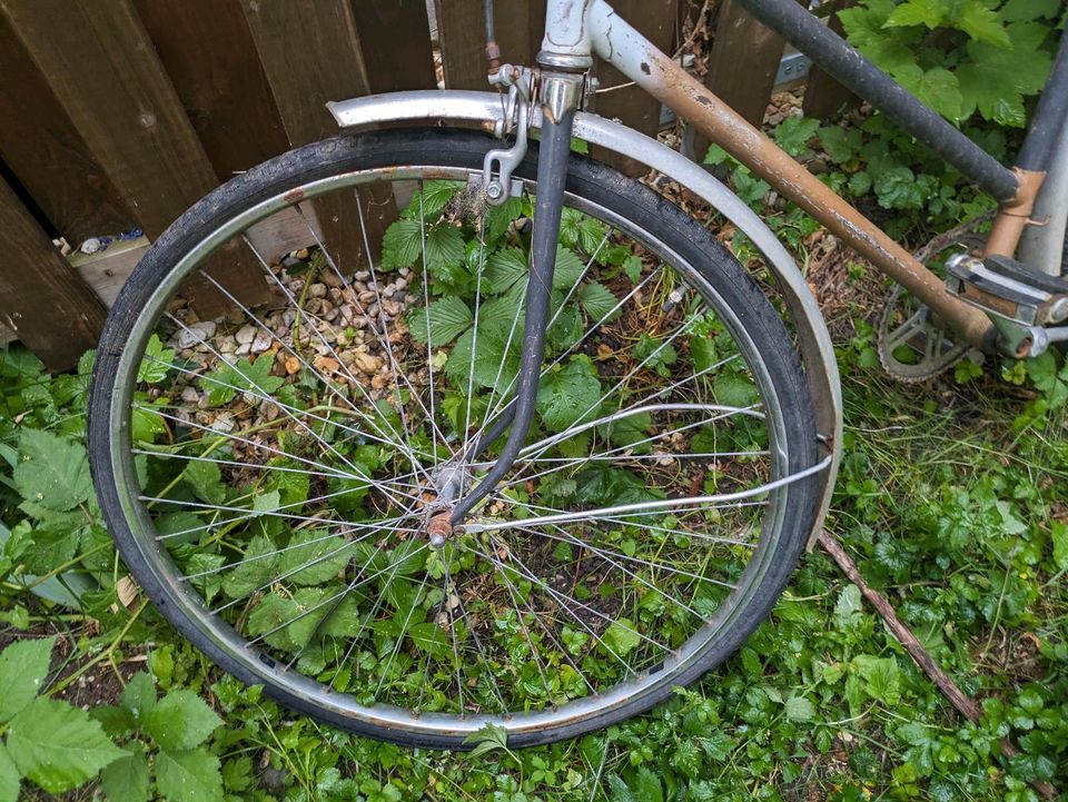 Fahrrad (reparaturbedürftig) zu verschenken in Leipzig