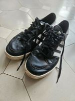 Adidas Sneaker schwarz top zustand gr. 44 Frankfurt am Main - Sachsenhausen Vorschau