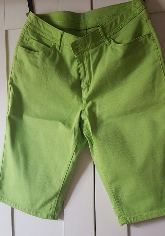 Tolle Caprihose  Gr. 42 wie neu im 5 Pocket Stil von Vögele in Putzbrunn