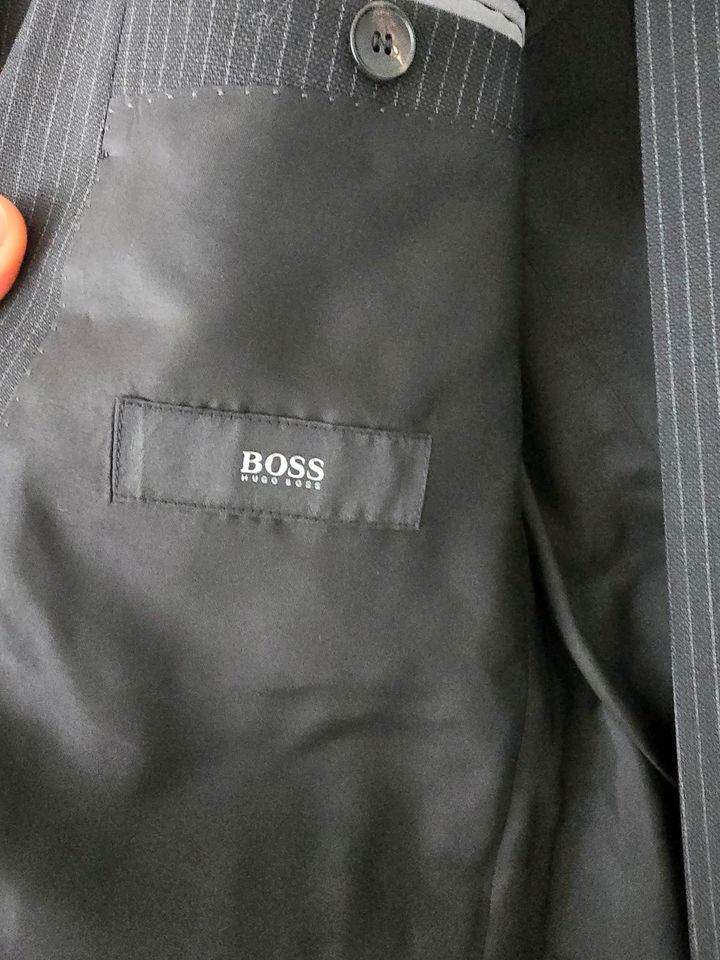 Hugo Boss Anzug in München