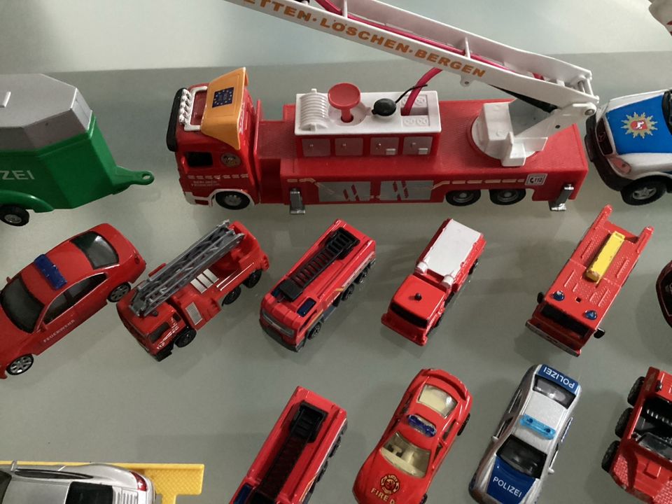 Großes Feuerwehr Polizei Spielzeugauto Set:Majorette,Hot Wheels… in Hünxe