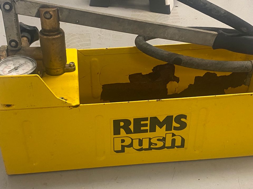 Rems Push Druckprüfpumpe in Mühlacker