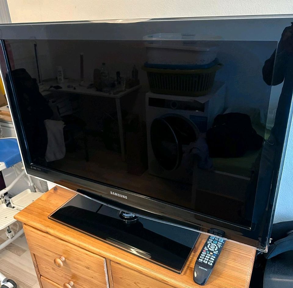 Samsung LE37B650 Fernseher Full HD 100Hz - gebraucht in Bielefeld