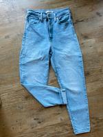 Levis high waistet mom Jeans Gr.28/29 hellblau Thüringen - Saalfeld (Saale) Vorschau