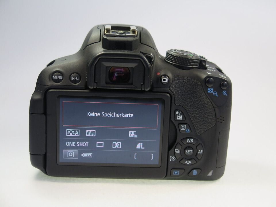 Canon EOS 700d Spiegelreflexkamera Schwarz mit Objektiv,Zübehor.. in Bruchsal