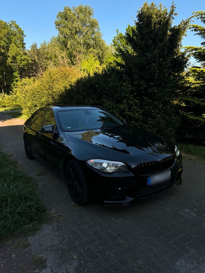 BMW F10 550i Limousine m Packet in Bremen