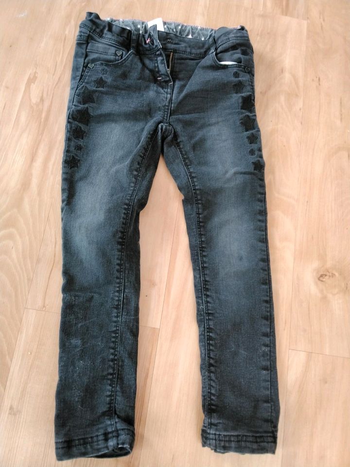Gefütterte Jeans und Langarmshirt in Rosdorf