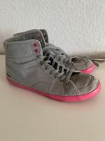 Lacoste Sneaker Schuhe Turnschuhe grau/pink Saarland - Quierschied Vorschau