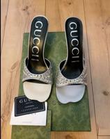 Gucci, silberne Sandalen mit Kristallen, 39 Hessen - Wächtersbach Vorschau
