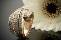 Verspielter 585er Rotgold Weißgold Bicolor Ring mit Diamanten 14K Nordrhein-Westfalen - Wegberg Vorschau