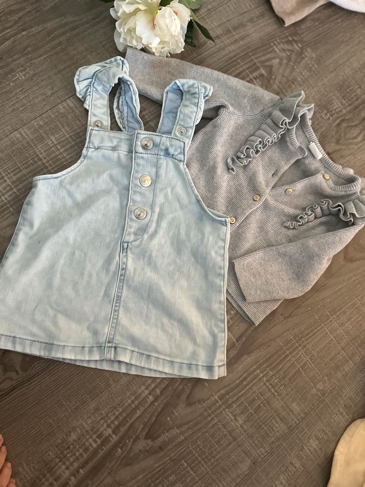 H&m Jeans latzrock Cardigan Baby Mädchen ♥️ in Essen