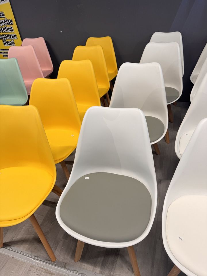 Esszimmerstühle Kunststoff versch. Farben in Großheubach