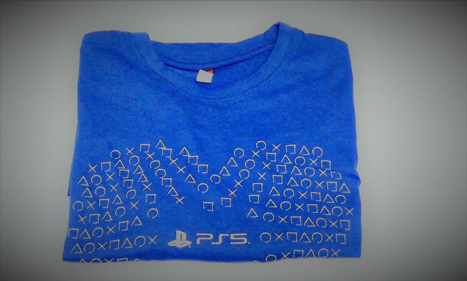 Playstation PS5 Spielekonsole mit Laufwerk inkl. T-Shirt in Heidelberg