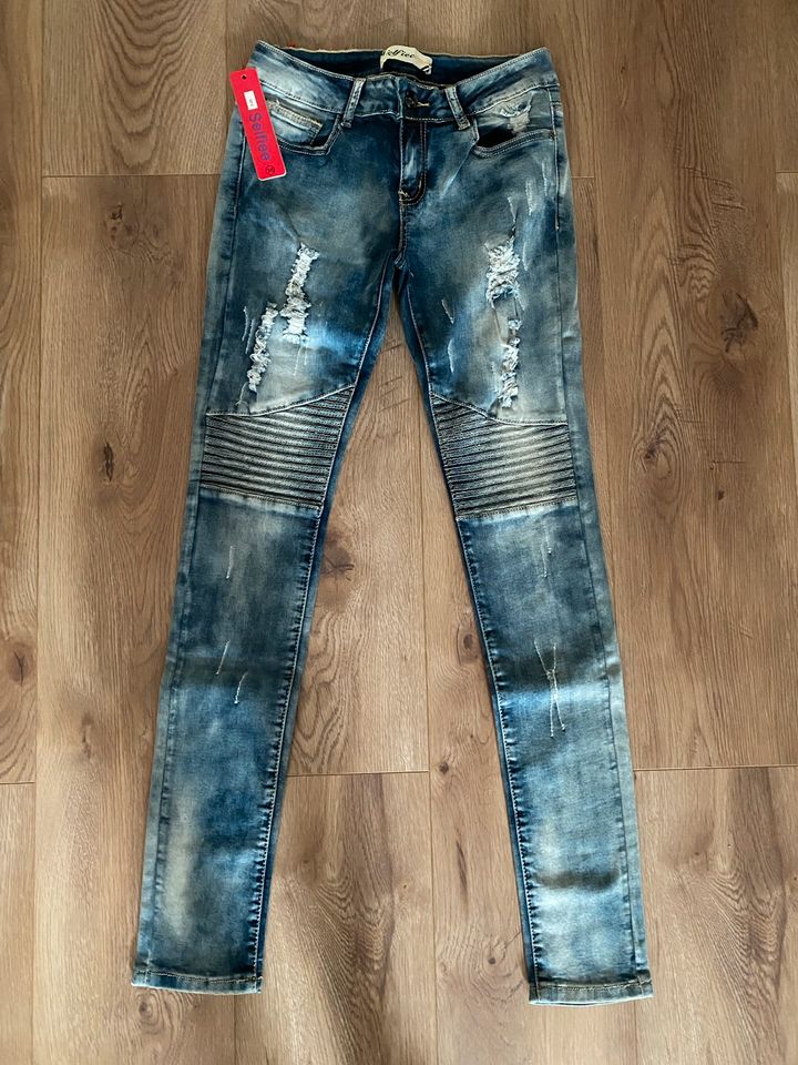 Verschiedene Jeans Hosen Italy D&F 34 36 38 40 in Essen