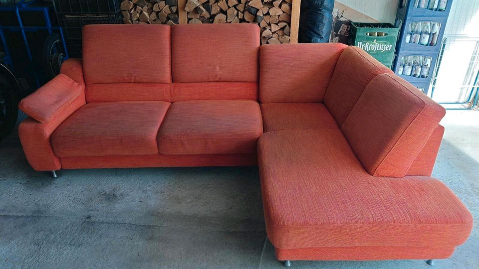 Sofa / Eckcouch in orange mit Schweberücken in Bad Liebenwerda