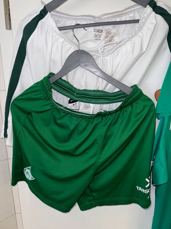 Werder Bremen Trikot Hose original getragen von Nummer 5 & 3 & 11 in Lastrup