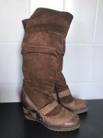 Mjus Keilabsatz Stiefel braun Gr. 39 Niedersachsen - Vienenburg Vorschau