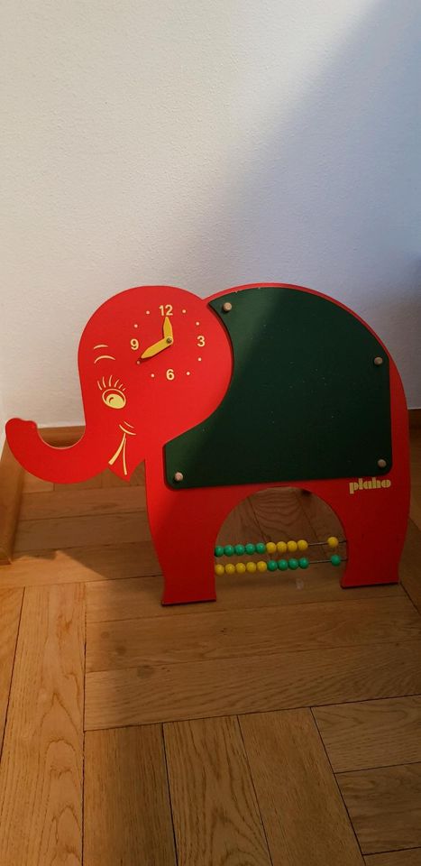 Kleine Tafel Elefant zum Spielen und Lernen in Augustusburg