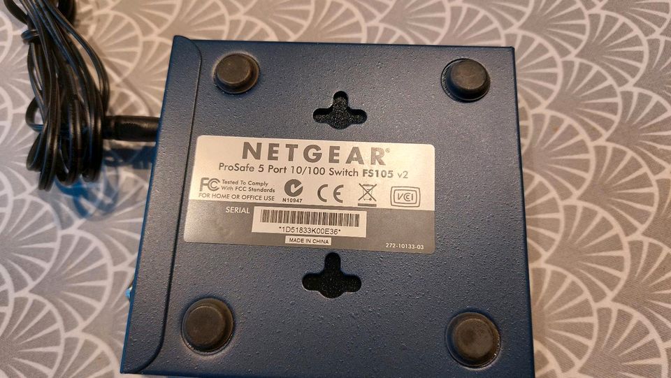 5 Port Netzwerkswitch Netgear FS105 in Höchberg