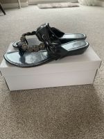 Slipper Pantoletten Sandalen Gr. 39 + 40 Silber Glitzer NEU Niedersachsen - Edemissen Vorschau