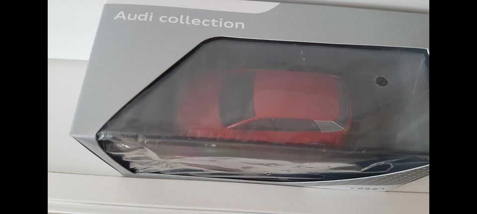 Modellauto Audi Q2 in Ingolstadt