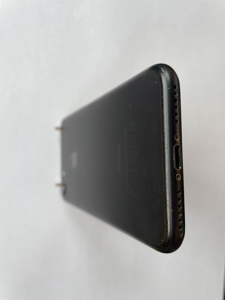 Apple iPhone 7 128 GB - Akku defekt in Eichenzell