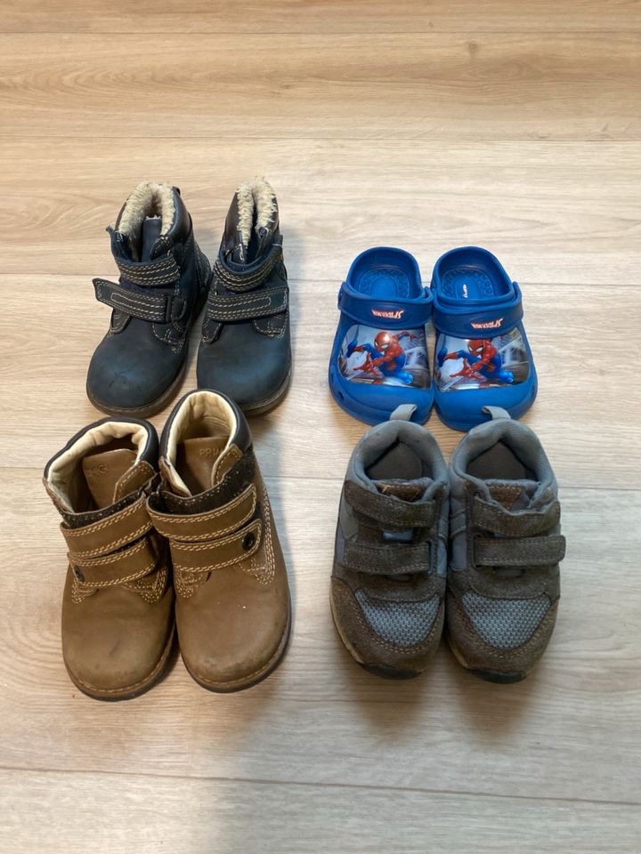 Kinderschuhe Winterschuhe Hausschuhe Größe 25 in Potsdam