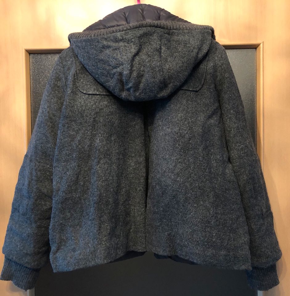 ESCADA Damen Winter-/Stepp-/Wendejacke (grau/schwarz, Gr. 44) in München