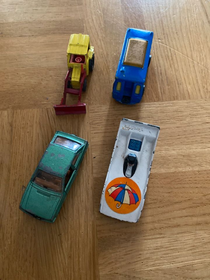 4 Corgi Spielzeugautos in Bergisch Gladbach