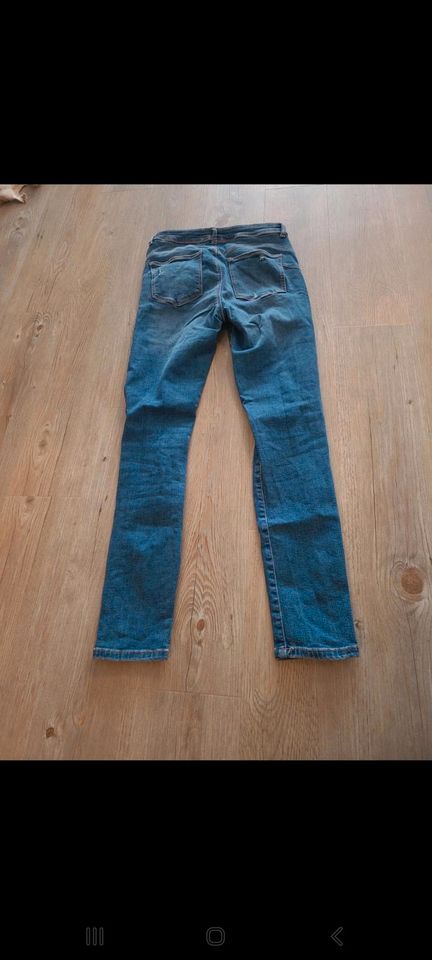 Jeans mit löchern in Augsburg