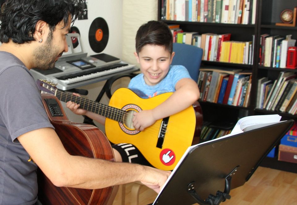 Professioneller Gitarrenunterricht - Unterhaltsam & Effektiv in Köln